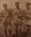 Von links: Pilot Offz.Stellv. Schwarz, Pilot Feldw.Lt. Bangert, Oberleutnant Zimmer. Aufnahme im Jagdrevier Augustiner Wald.